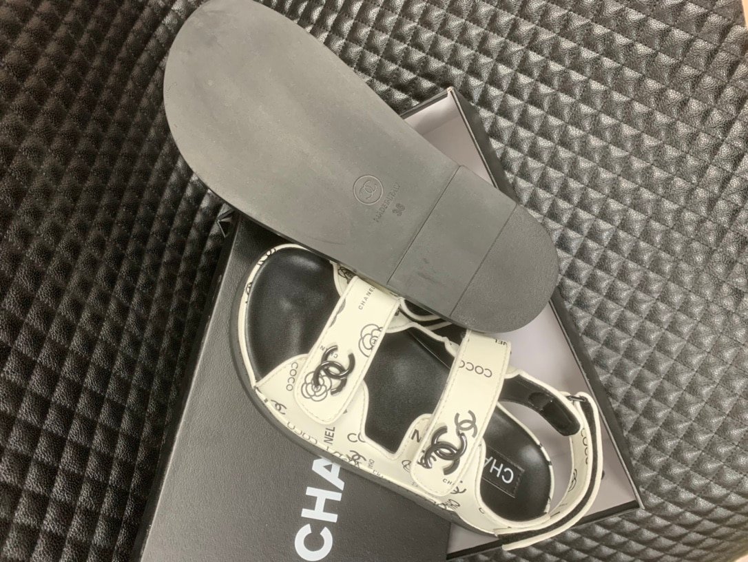 Ch**el Dad Slingback Sandals 23P Camelia Cc Logo