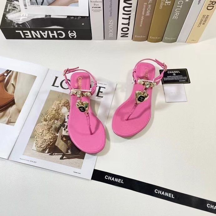 Ch**el Shiny Pearl Crystal Cc Heart Thong Sandals Pink