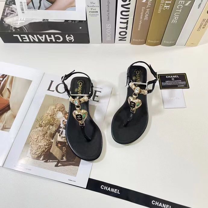 Ch**el Shiny Pearl Crystal Cc Heart Thong Sandals Black G39674 X01000 94305