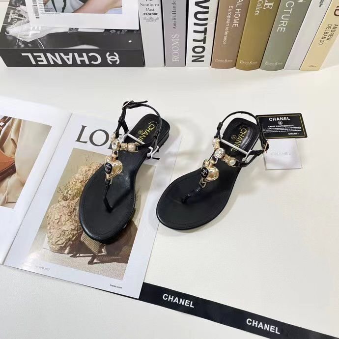 Ch**el Shiny Pearl Crystal Cc Heart Thong Sandals Black G39674 X01000 94305