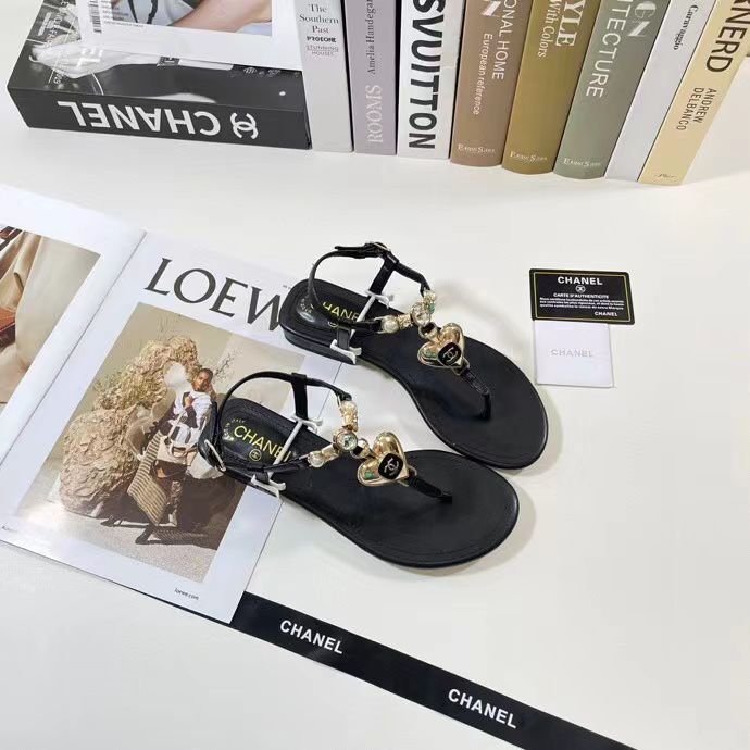 Ch**el Shiny Pearl Crystal Cc Heart Thong Sandals Black G39674 X01000 94305