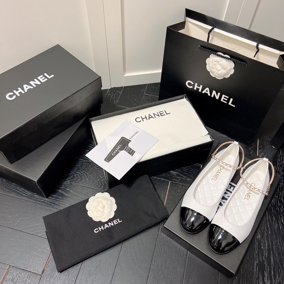 Ch**el Interlocking Cc Logo Ballet Flats Black White