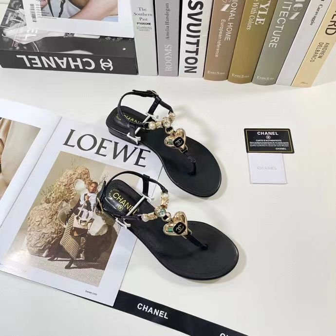 Ch**el Shiny Pearl Crystal Cc Heart Thong Sandals Black G39674 X01000 94305