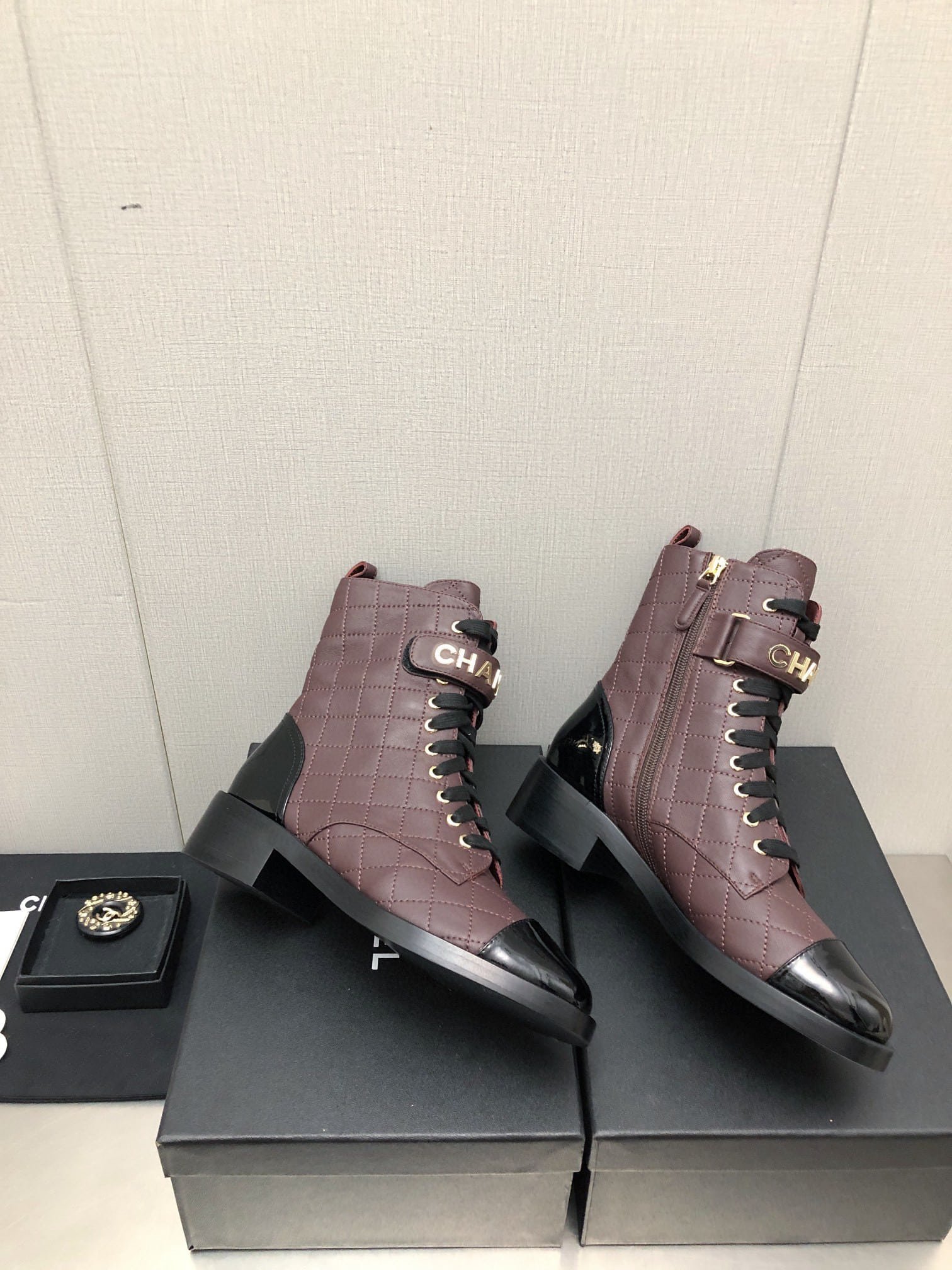 Ch**el Combat Boots Burgundy And Black G45005 B13037 No807