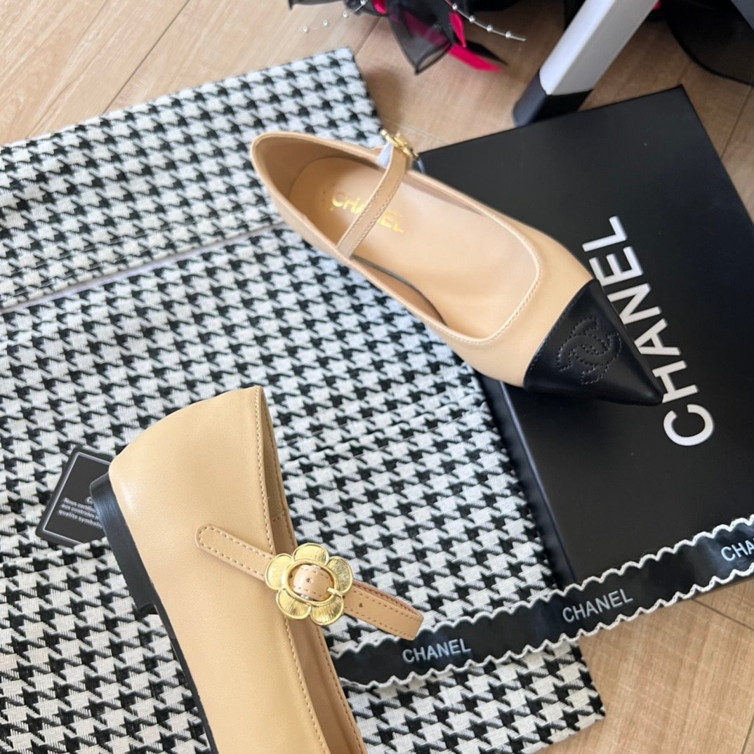 Ch**el Pointed Toe Doll Shoes With Gold Flower In Beige