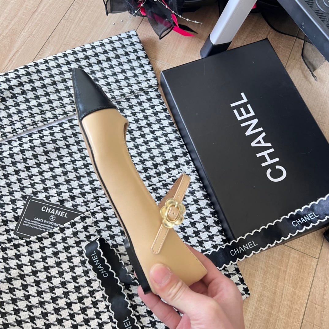 Ch**el Pointed Toe Doll Shoes With Gold Flower In Beige