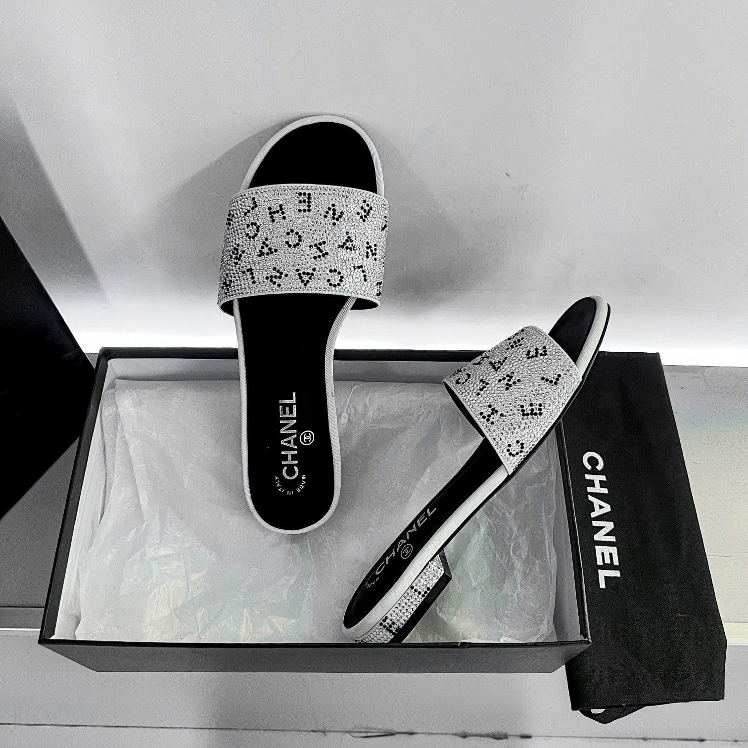 Ch**el 24P Beaded D1am0nd Logo Slippers Silver