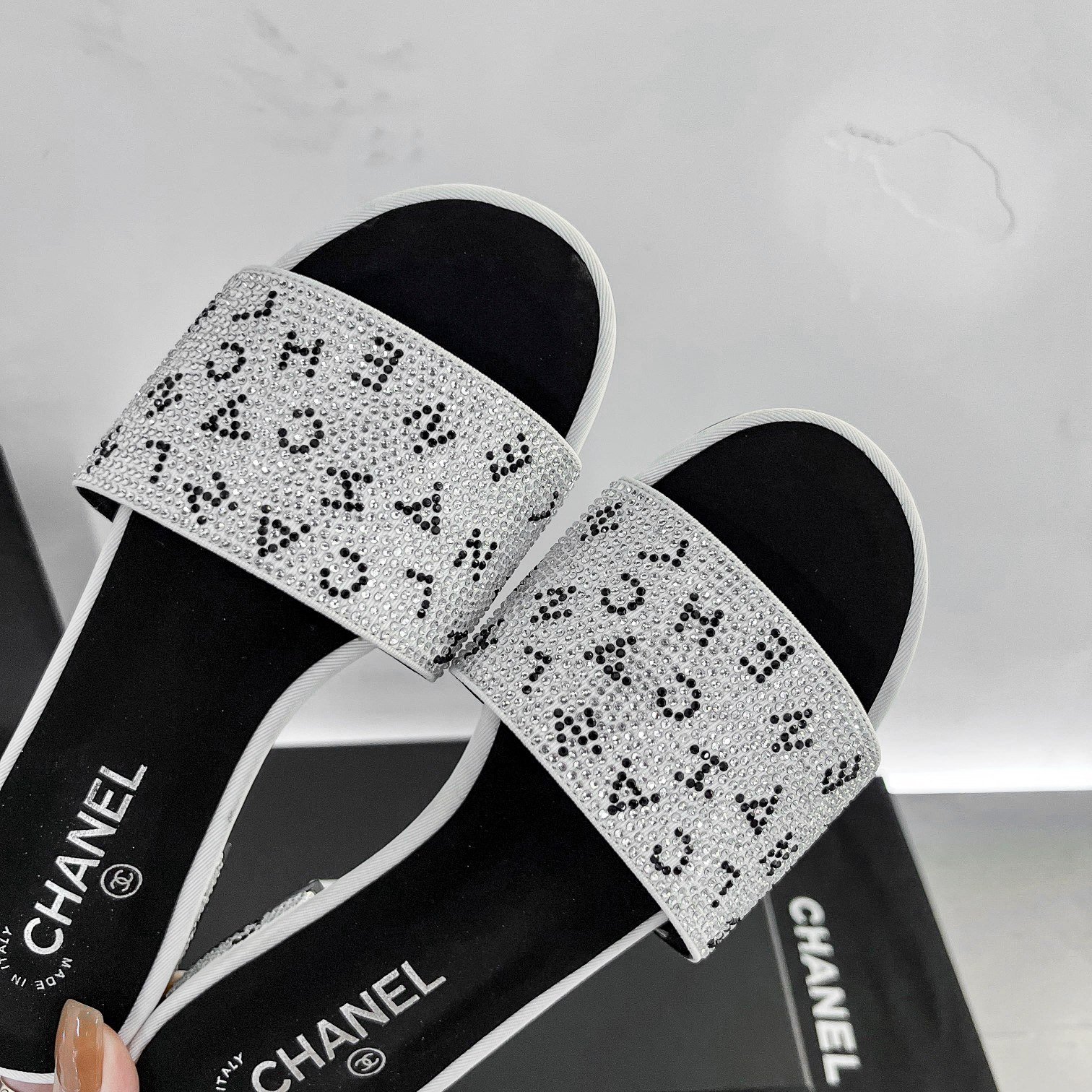 Ch**el 24P Beaded D1am0nd Logo Slippers Silver