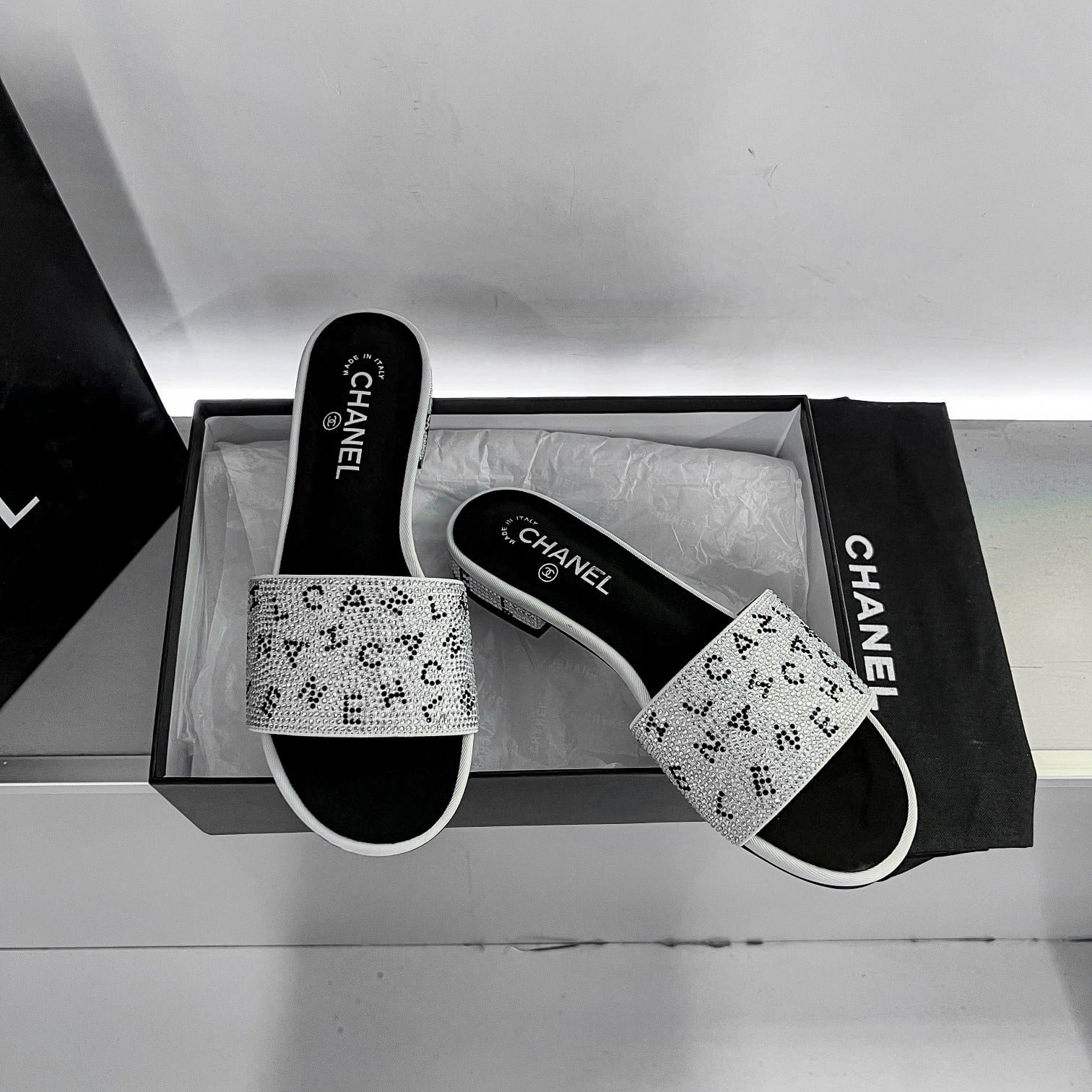 Ch**el 24P Beaded D1am0nd Logo Slippers Silver