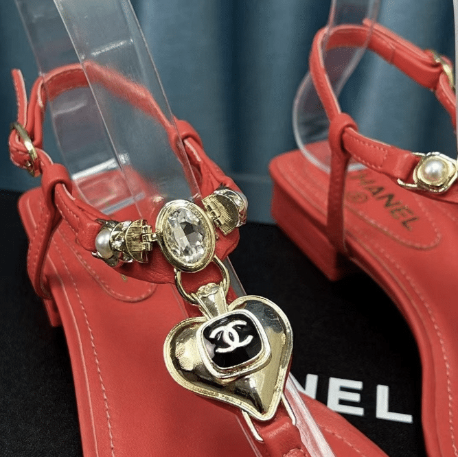 Ch**el Shiny Pearl Crystal Cc Heart Thong Sandals Red G39674 X01000 0S084