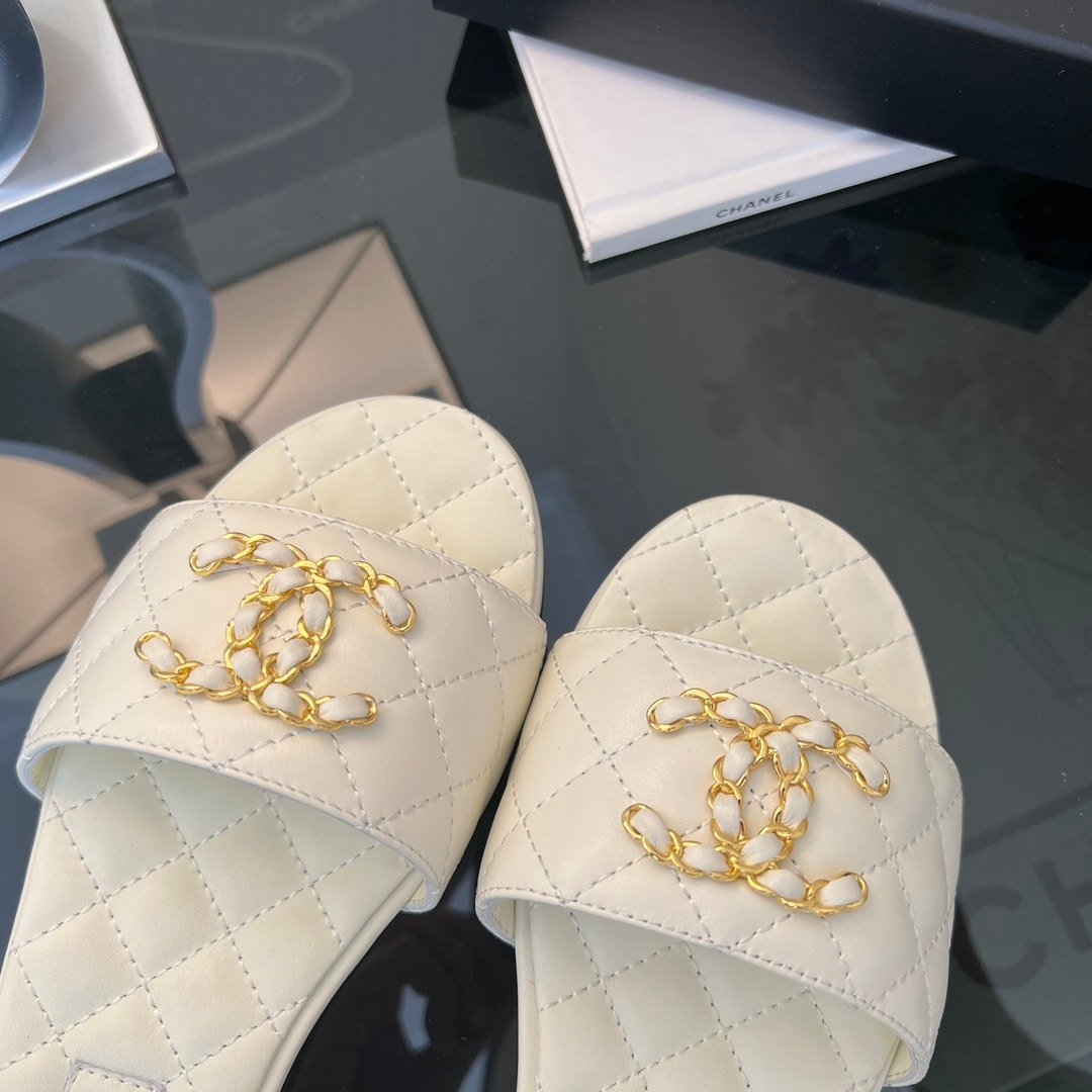 Ch**el 23P Quilted Cc Chain Mule Sandal White