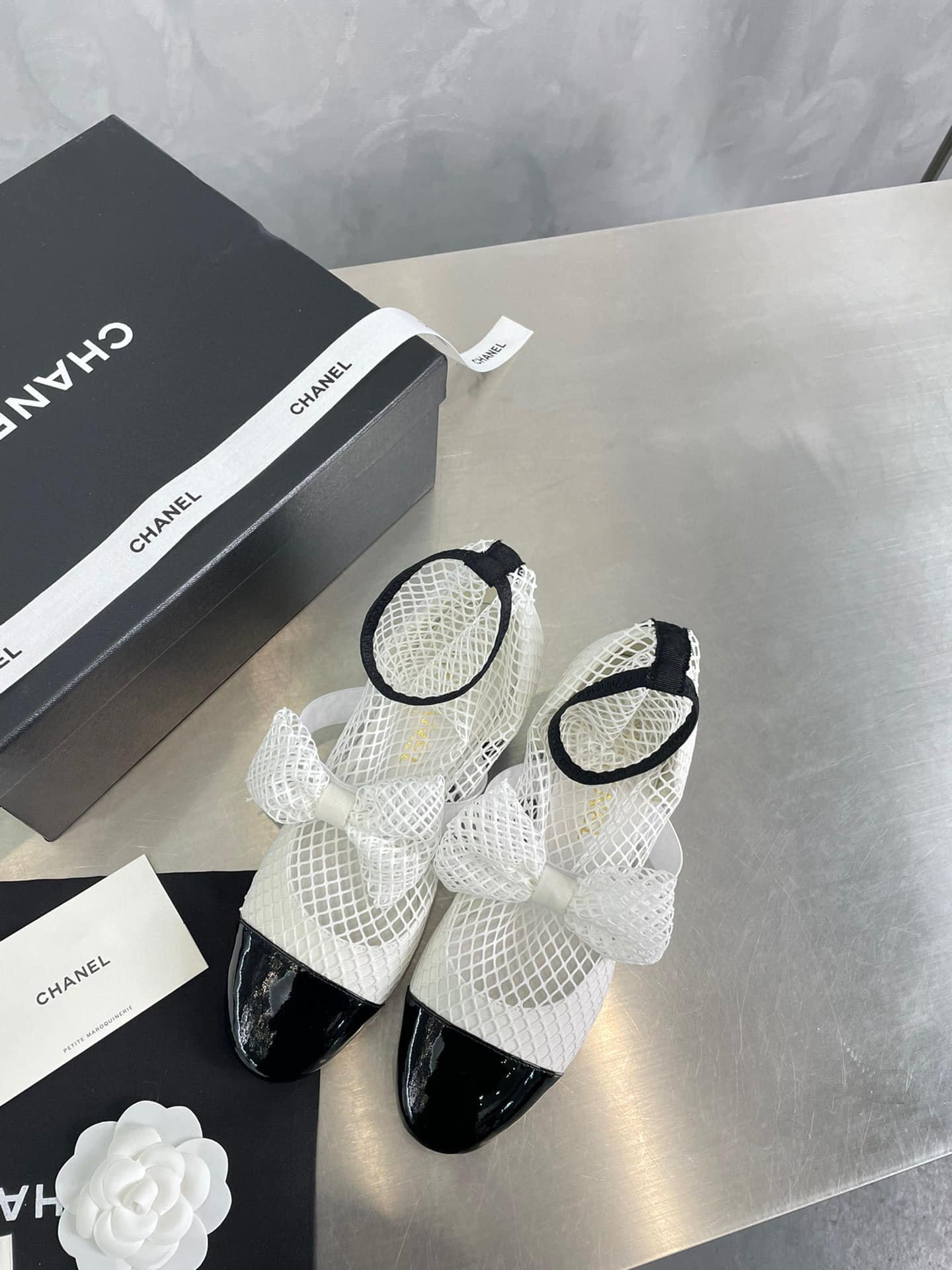 Ch**el Mary Janes White And Black G40097 Y56613 K5928