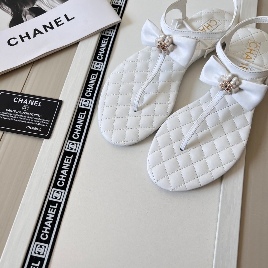 Ch**el White Quilted Leather With White Camellia Cc Logo Bow Thong Sandals
