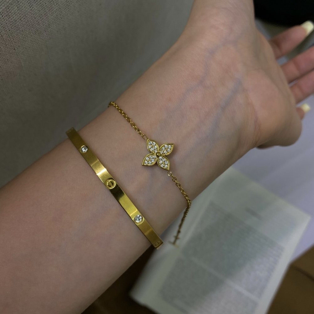 L0vis Vvtt0n Star Blossom Bracelet Gold Q95666