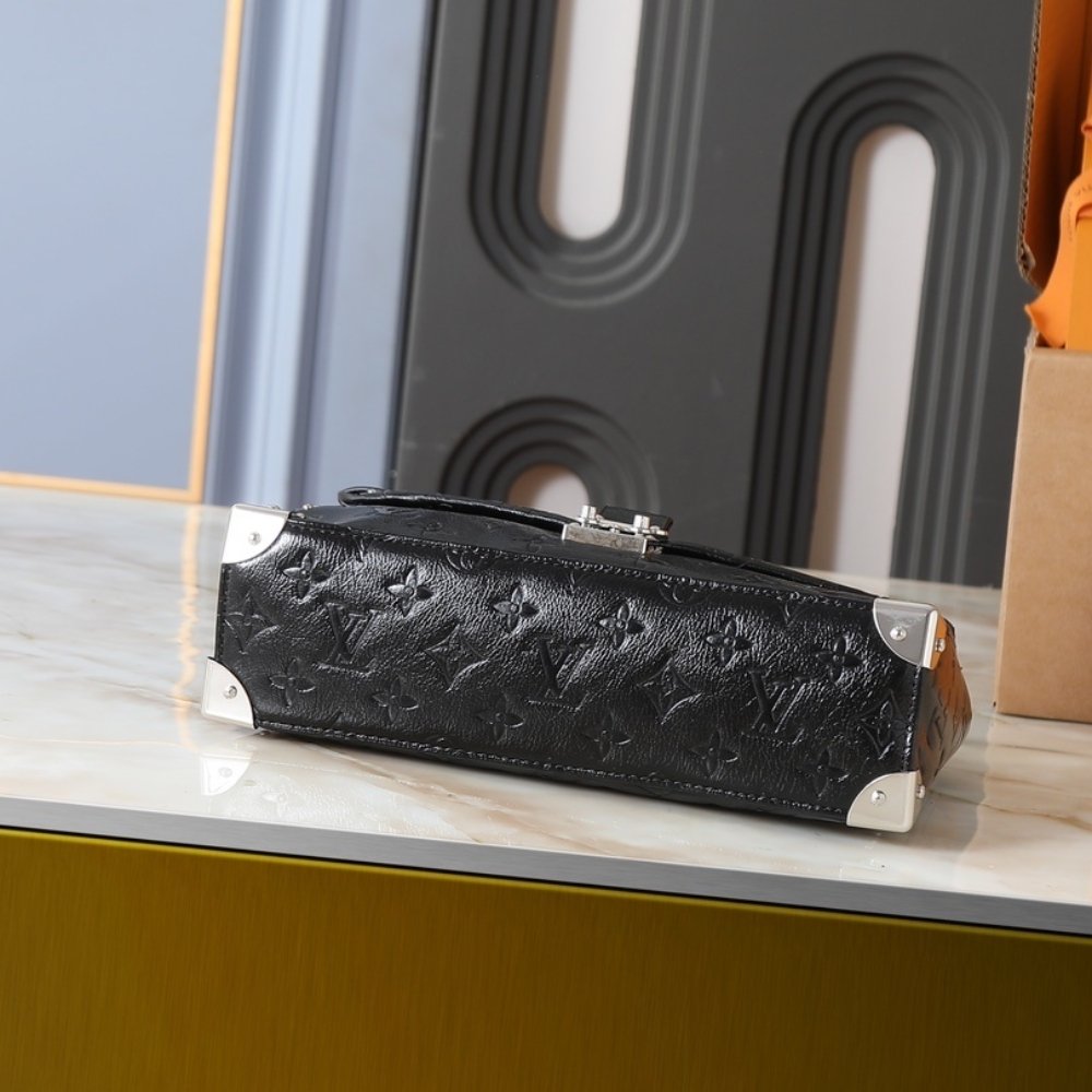 L0vis Vvtt0n Trunkie Black 27Cm M28137