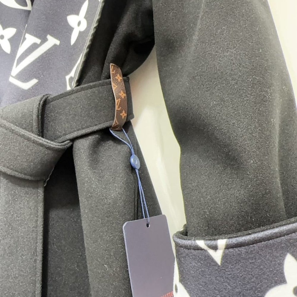 L0vis Vvtt0n Signature Short Hooded Wrap Coat Black