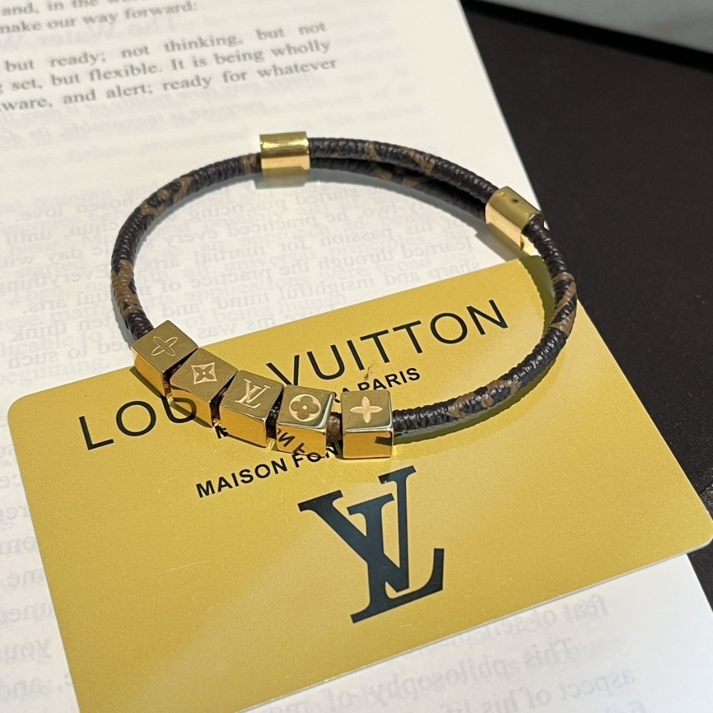 L0vis Vvtt0n Lv Cube Bracelet Monogram Brown M8918Z