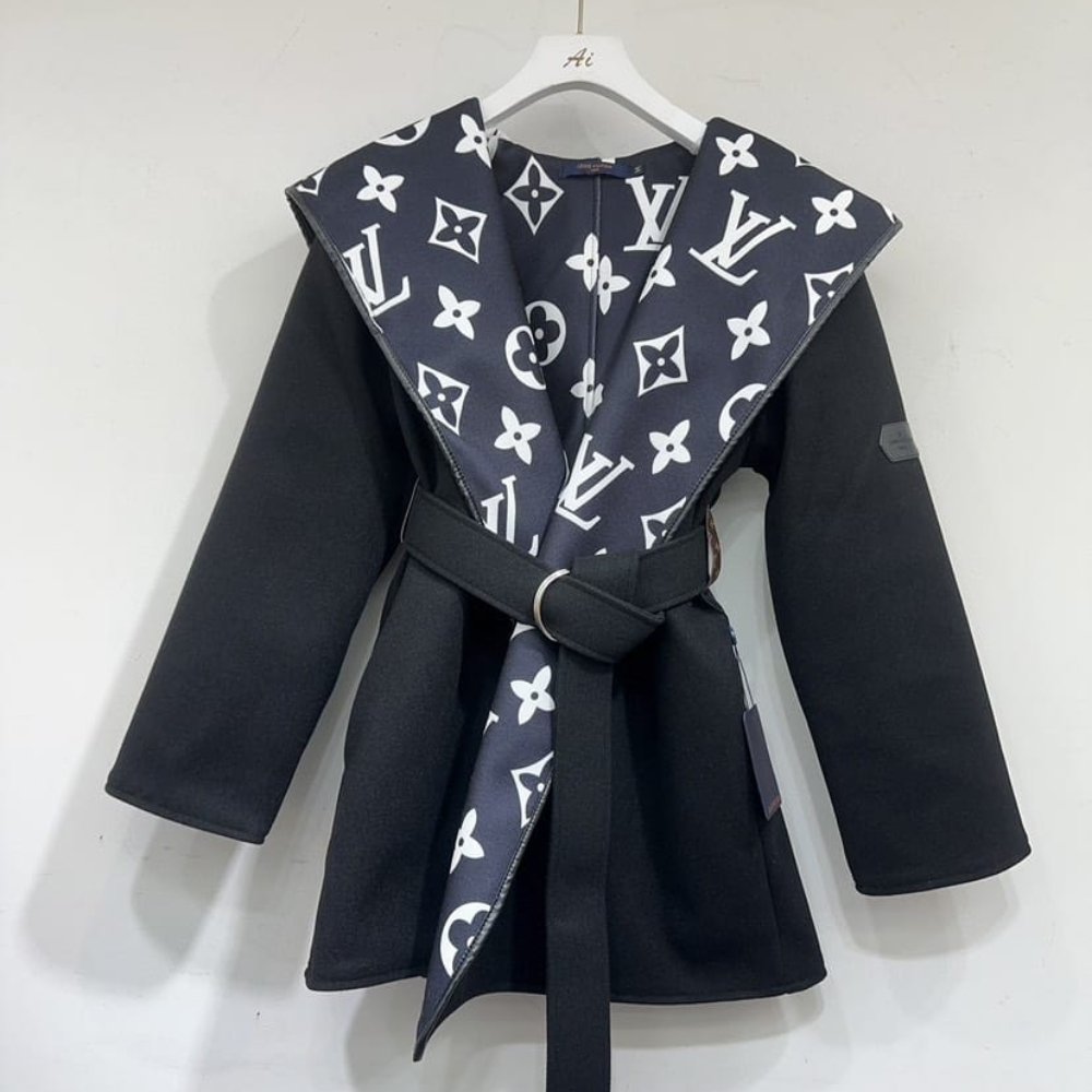 L0vis Vvtt0n Signature Short Hooded Wrap Coat Black