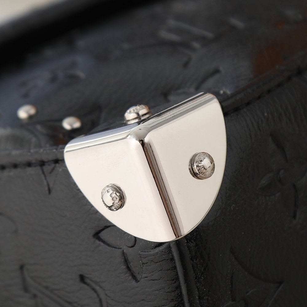L0vis Vvtt0n Trunkie Black 27Cm M28137