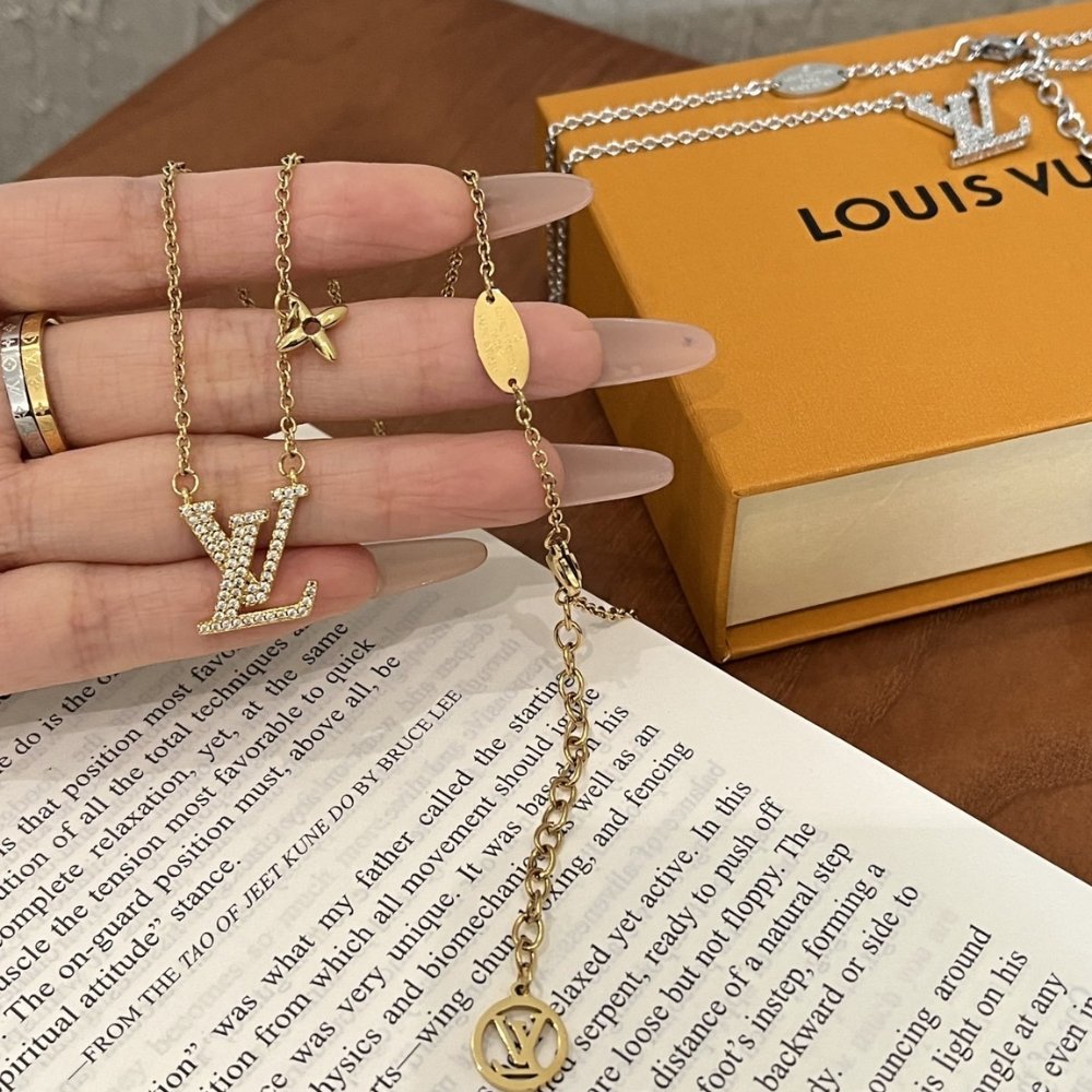 L0vis Vvtt0n Lv Iconic Enamel Necklace Gold M00596