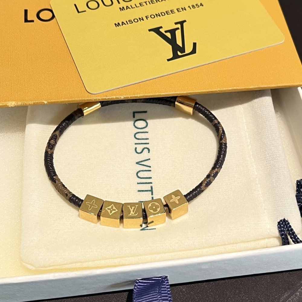 L0vis Vvtt0n Lv Cube Bracelet Monogram Brown M8918Z