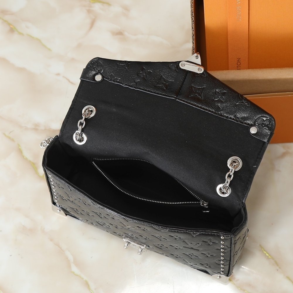 L0vis Vvtt0n Trunkie Black 27Cm M28137