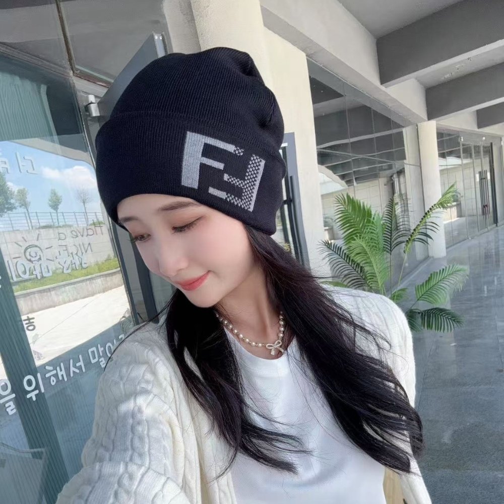 F**di Beanie Black Wool Hat Black Fxq335Atqdf0Qa1