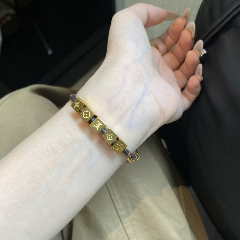 L0vis Vvtt0n Lv Cube Bracelet Monogram Brown M8918Z