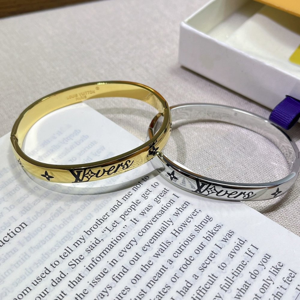 L0vis Vvtt0n Lv Towards Bangle Silver M1394M