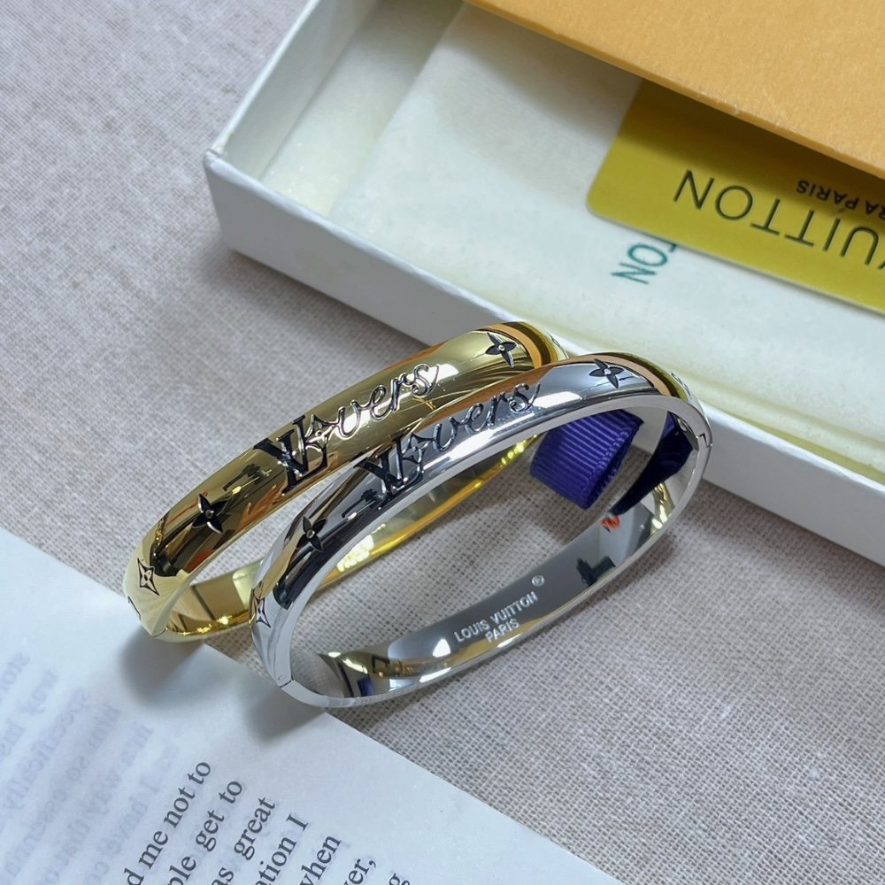 L0vis Vvtt0n Lv Towards Bangle Silver M1394M