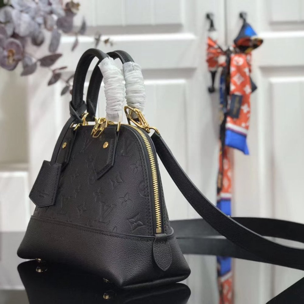 L0vis Vvtt0n Neo Alma PM 35Cm Black M44832