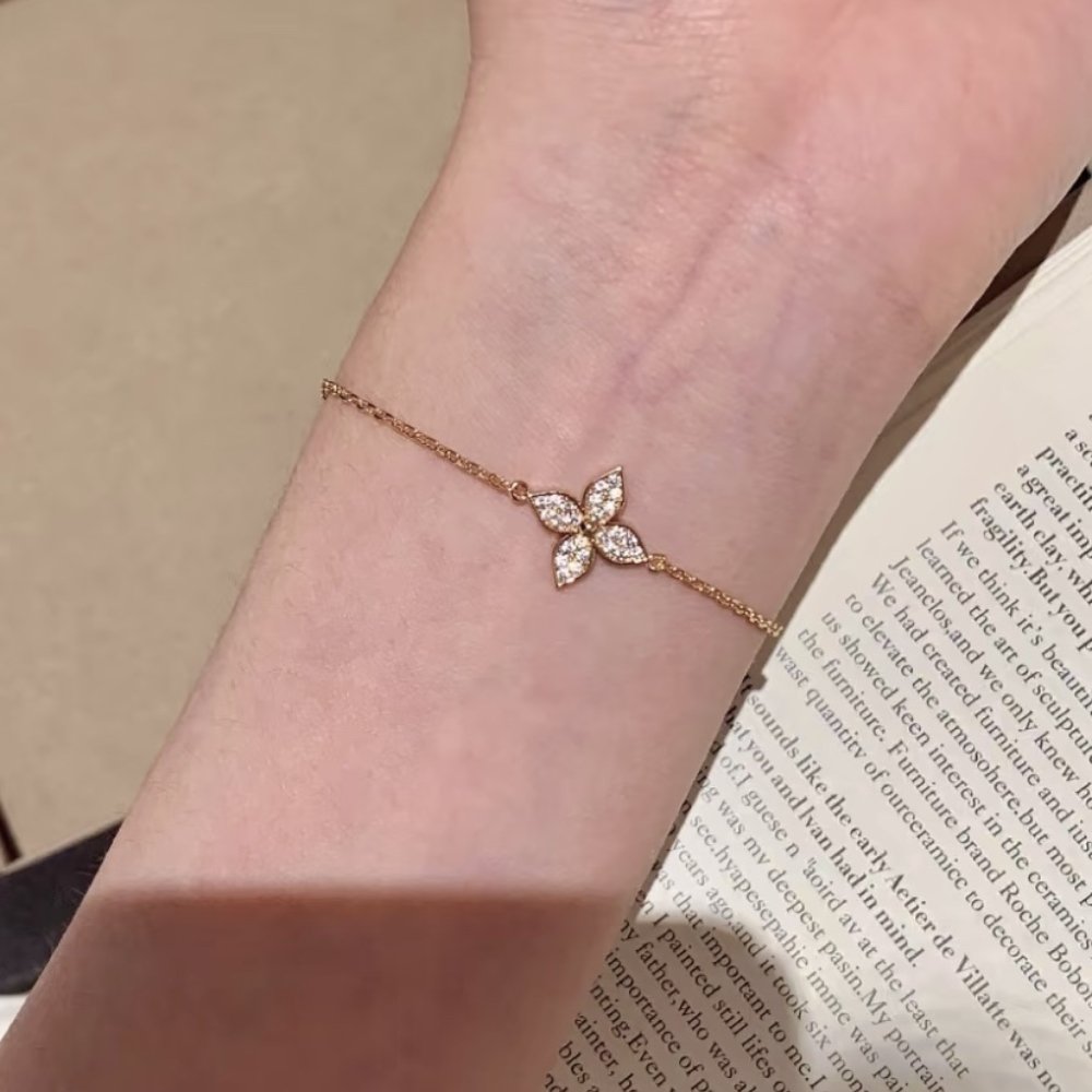 L0vis Vvtt0n Star Blossom Bracelet Gold Q95666