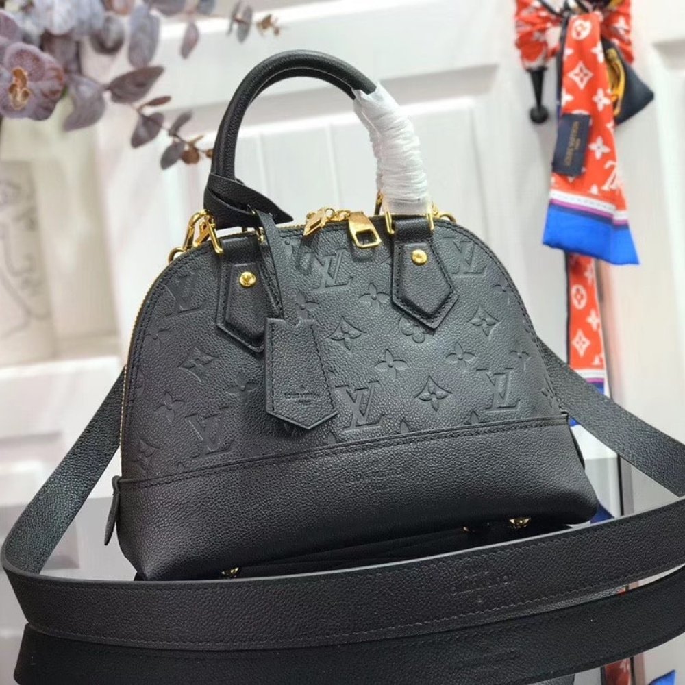 L0vis Vvtt0n Neo Alma PM 35Cm Black M44832