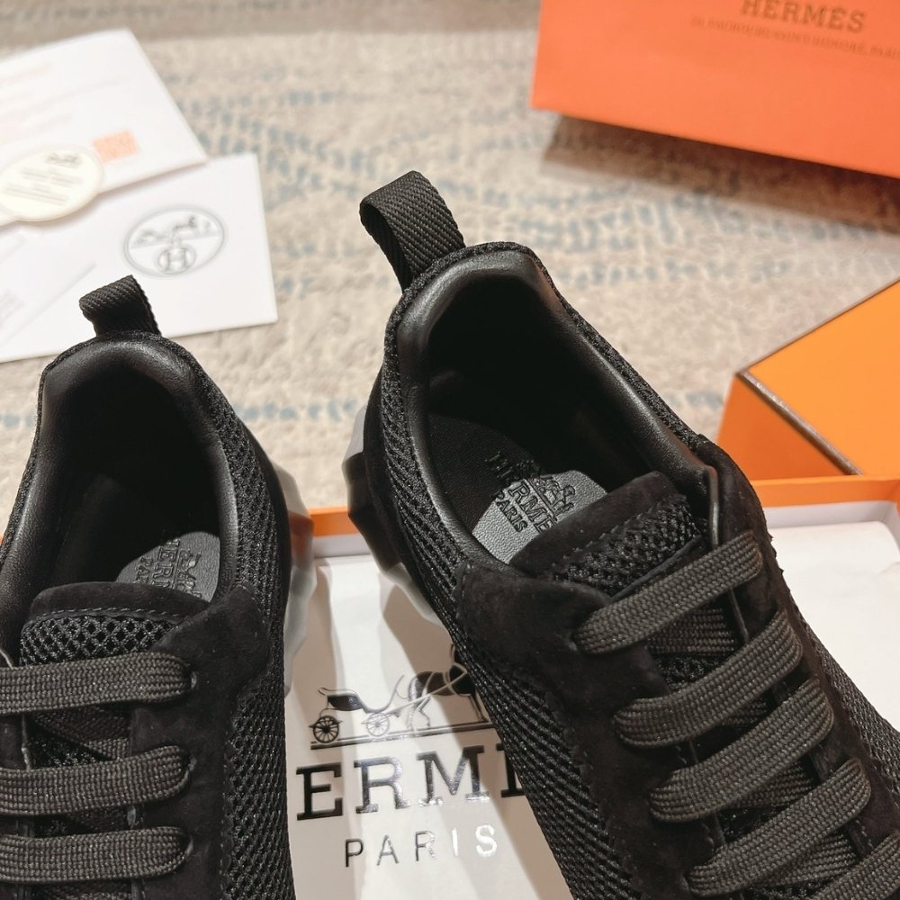 H**me5 Bouncing Sneaker Black H252804Zh01405