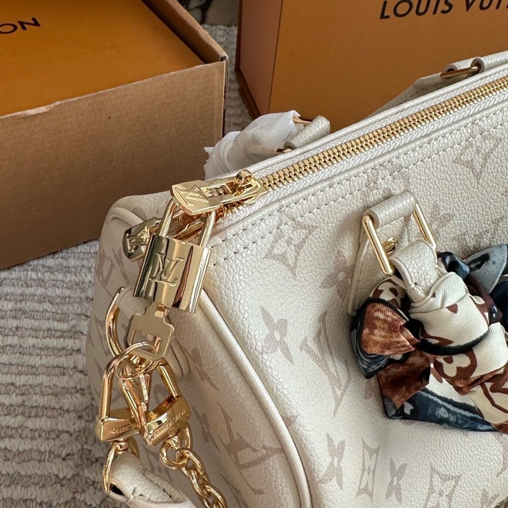 L0vis Vvtt0n Speedy Bandoulière 25 Cream 25Cm M26690