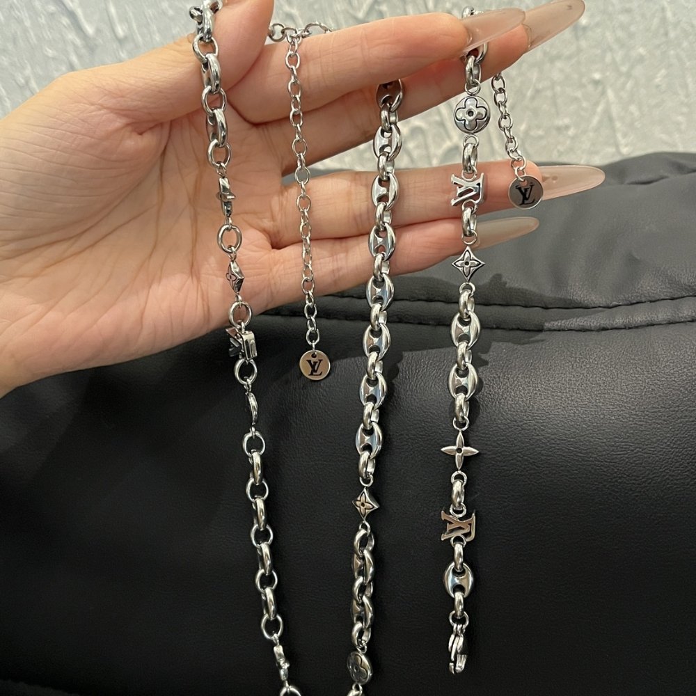 L0vis Vvtt0n Lv Sailor Medium Chain Necklace Silver M03189