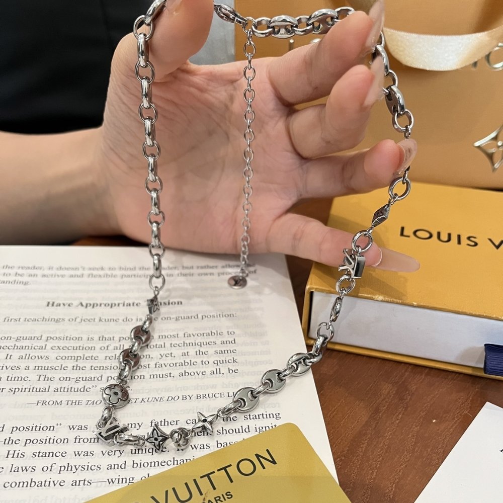 L0vis Vvtt0n Lv Sailor Medium Chain Necklace Silver M03189