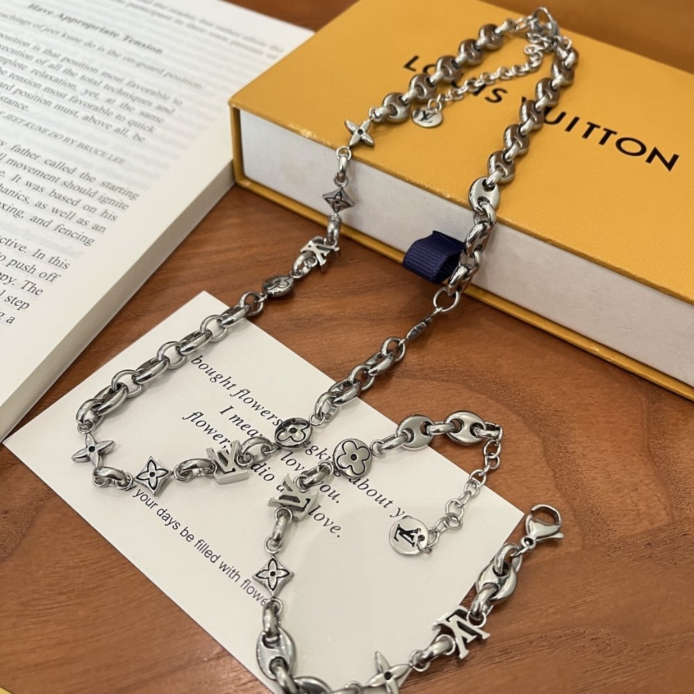 L0vis Vvtt0n Lv Sailor Medium Chain Necklace Silver M03189
