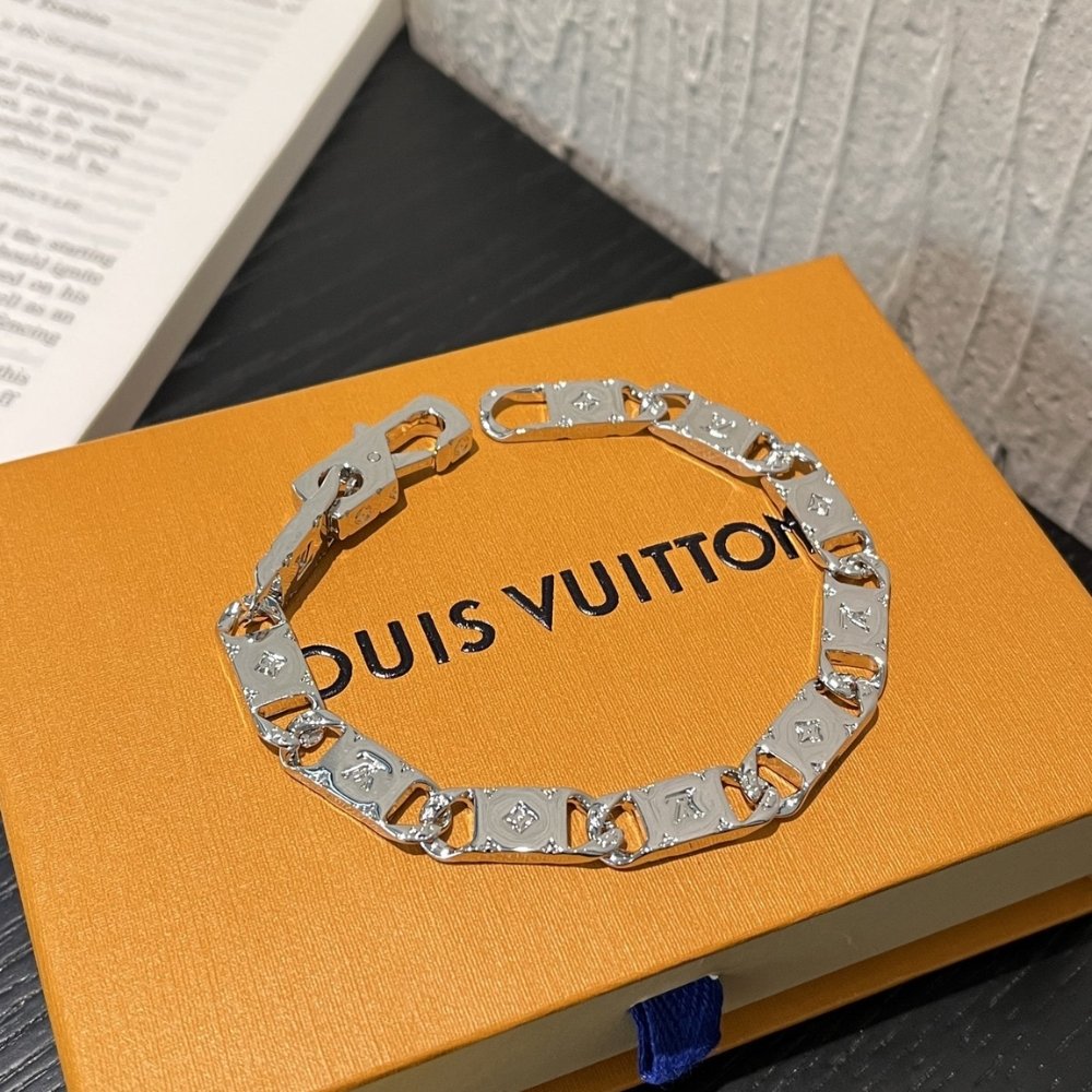 L0vis Vvtt0n Monogram Tied Up Bracelet Silver M0921M