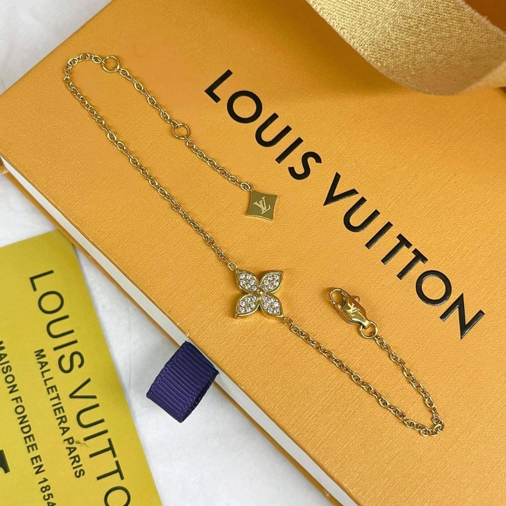 L0vis Vvtt0n Star Blossom Bracelet Gold Q95666