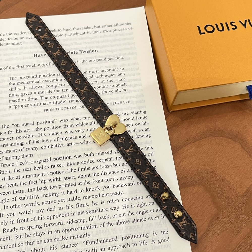 L0vis Vvtt0n Lock Me In Love Bracelet Monogram Brown M4264Z