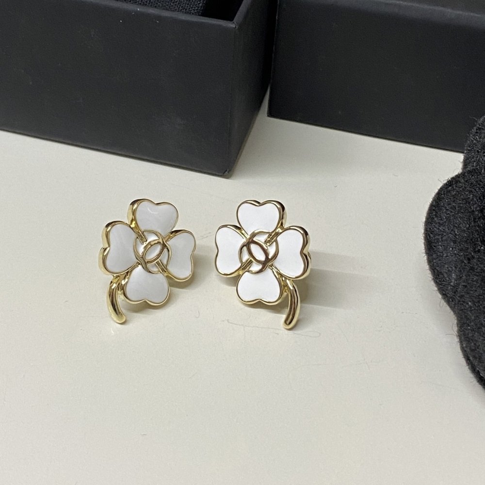 Ch**el Stud Earrings In Gold Metal With Resin Hardware Abf317 B19851 Nafgv