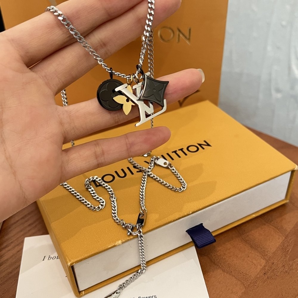 L0vis Vvtt0n Lv Instinct Necklace Silver M00521