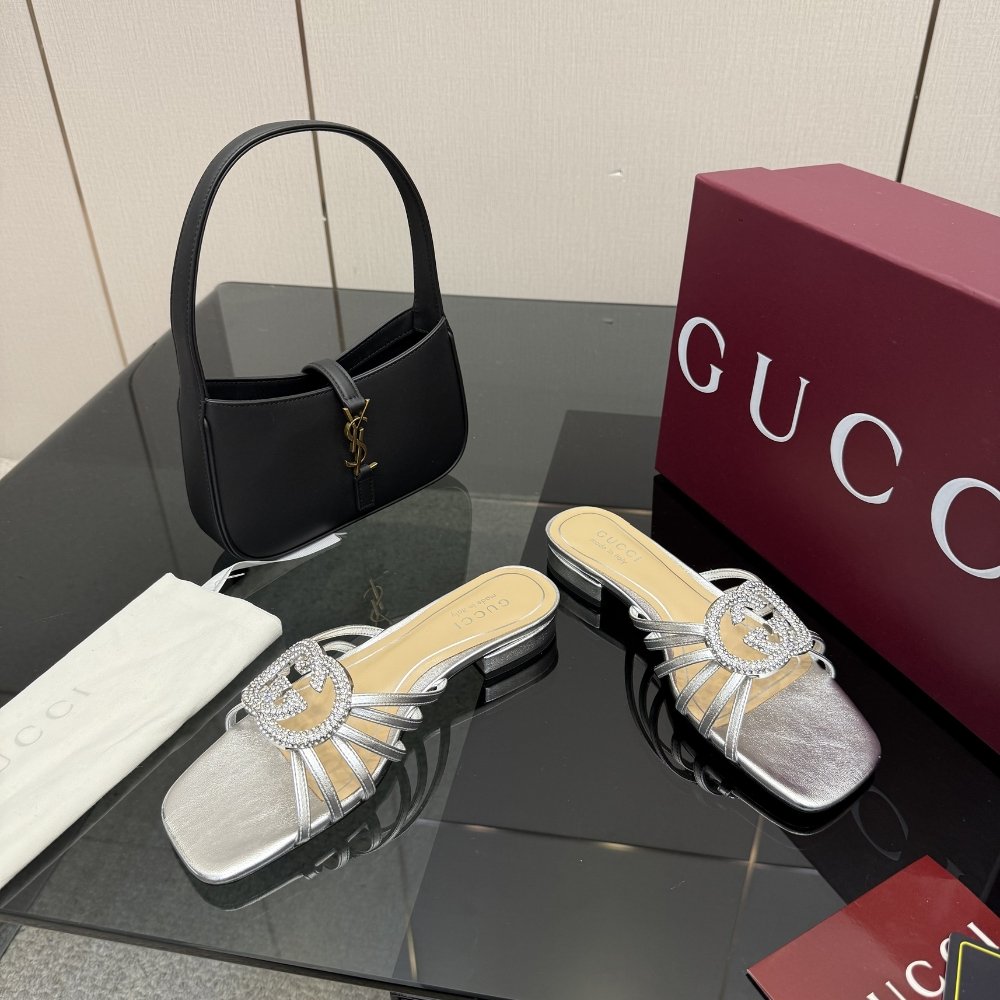 Gvc*1 Women Slide With Crystal Interlocking G Silver Leather 852357 Bnc00 1001