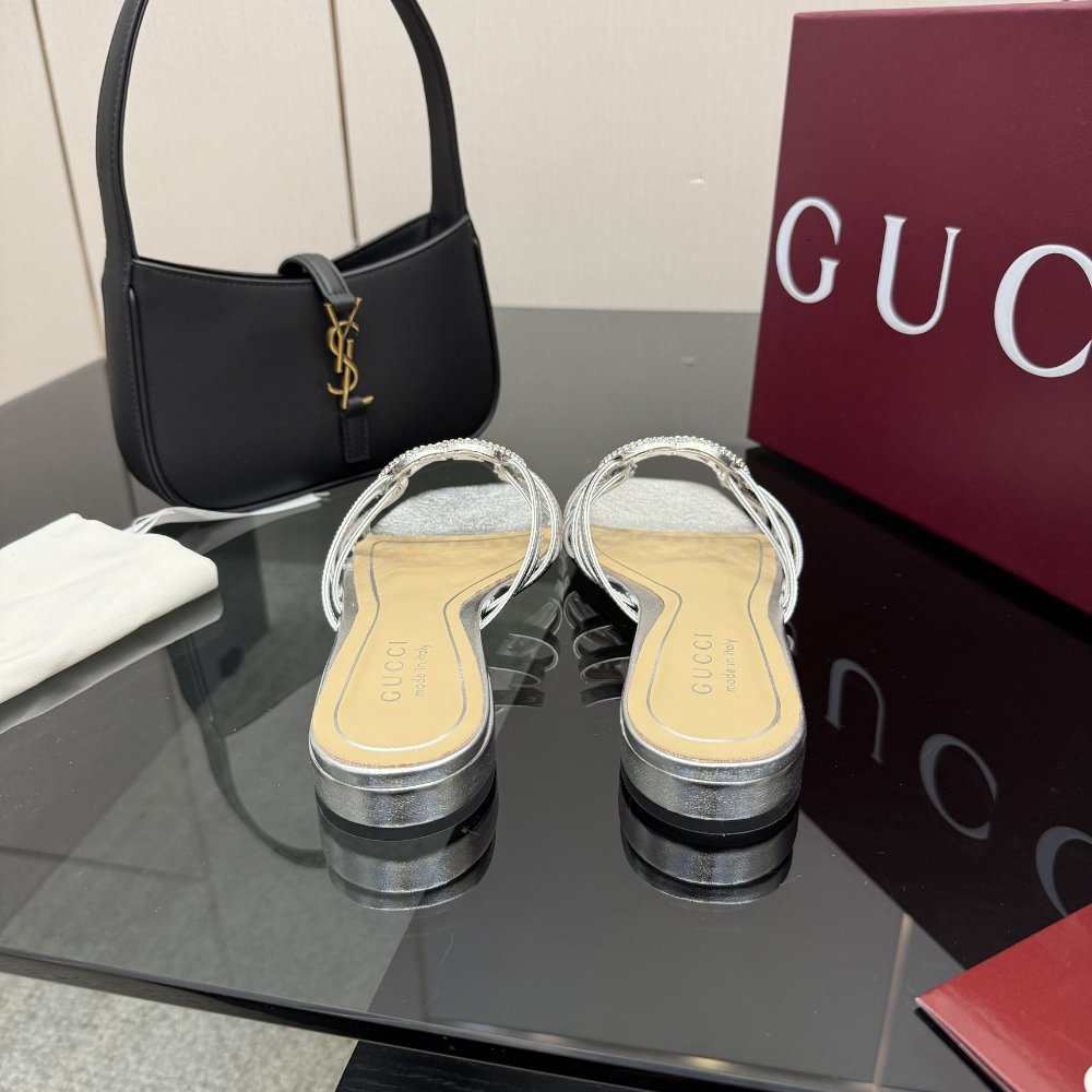 Gvc*1 Women Slide With Crystal Interlocking G Silver Leather 852357 Bnc00 1001