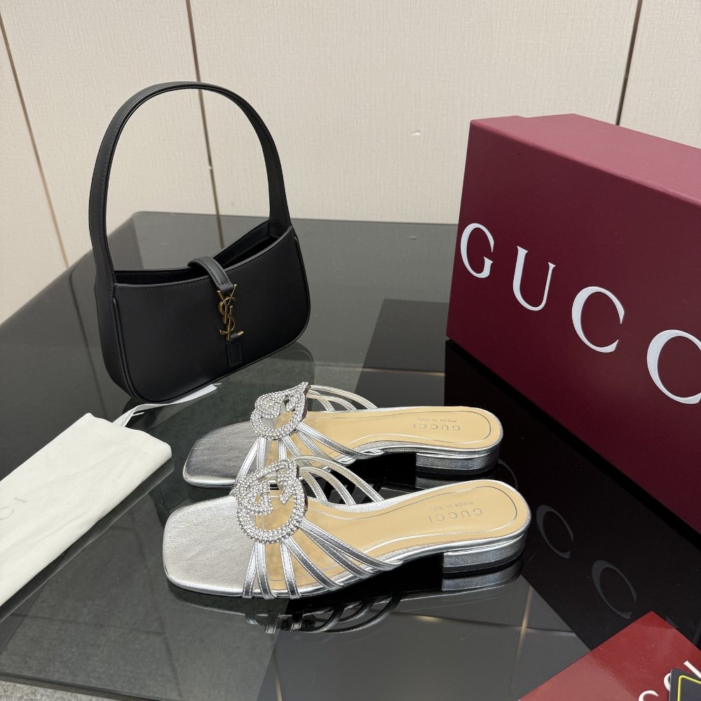 Gvc*1 Women Slide With Crystal Interlocking G Silver Leather 852357 Bnc00 1001