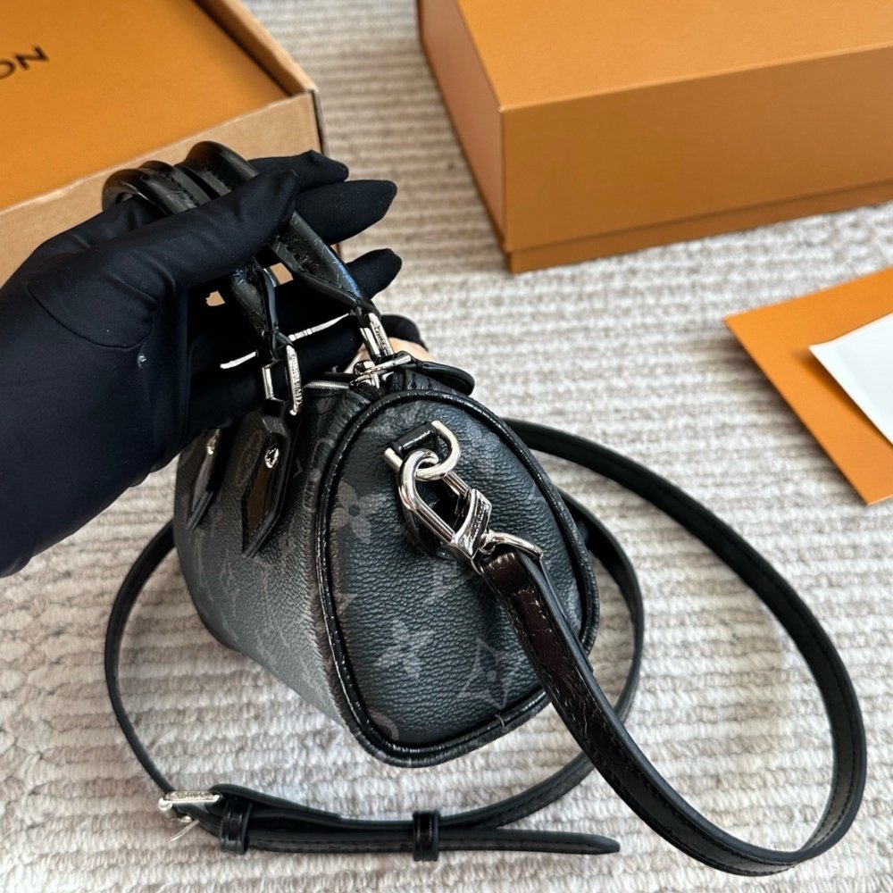 L0vis Vvtt0n Nano Speedy Monogram Eclipse 16Cm M26573