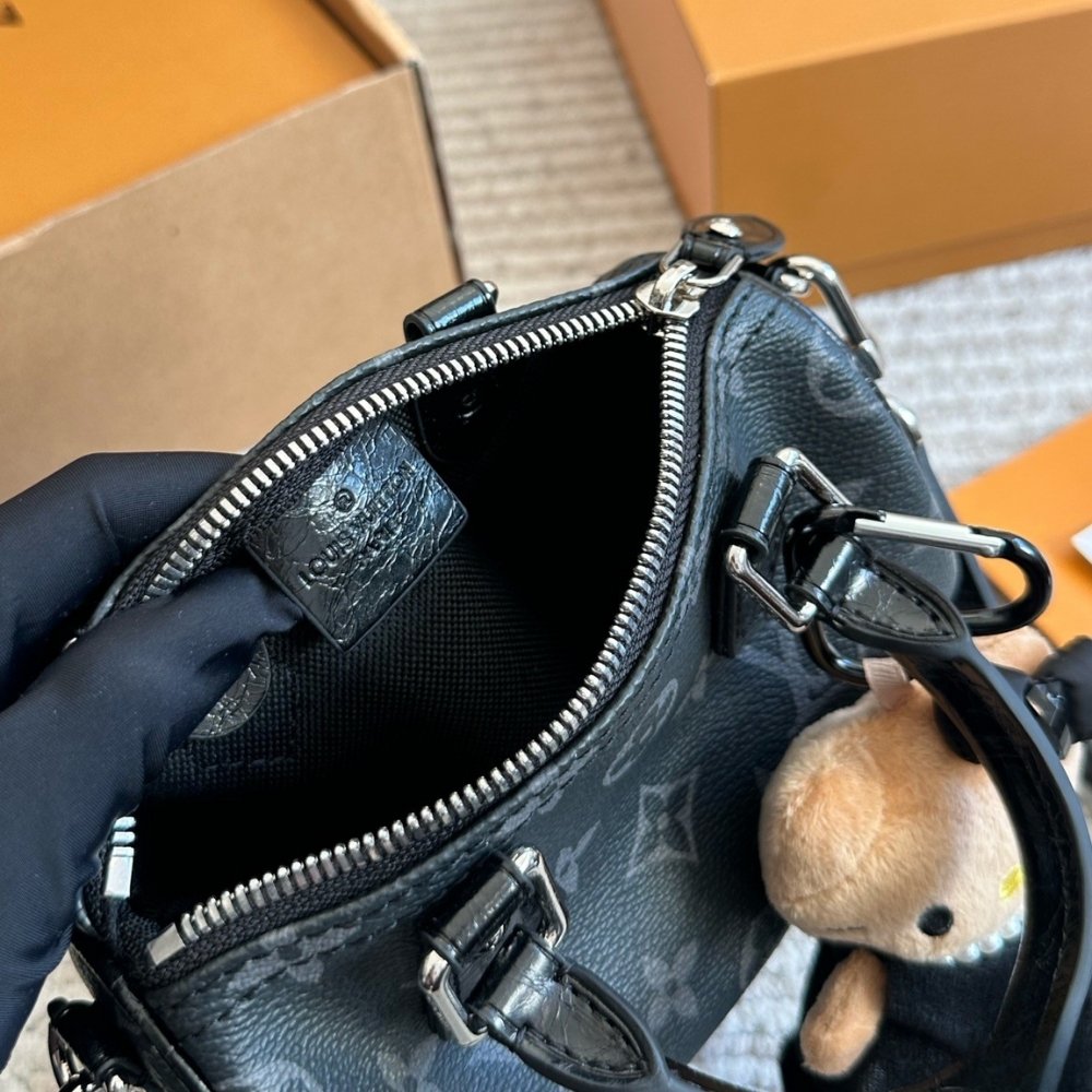 L0vis Vvtt0n Nano Speedy Monogram Eclipse 16Cm M26573