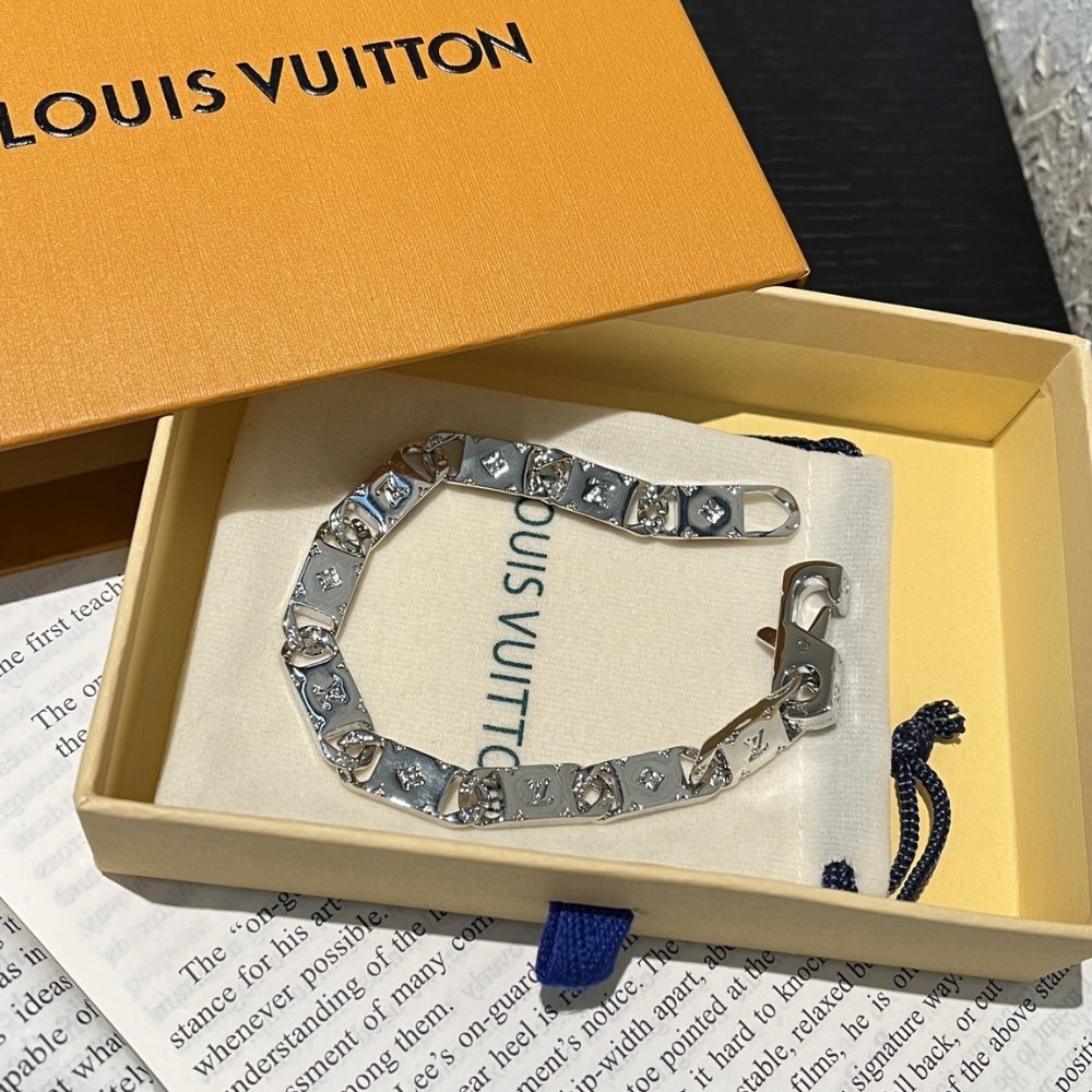 L0vis Vvtt0n Monogram Tied Up Bracelet Silver M0921M