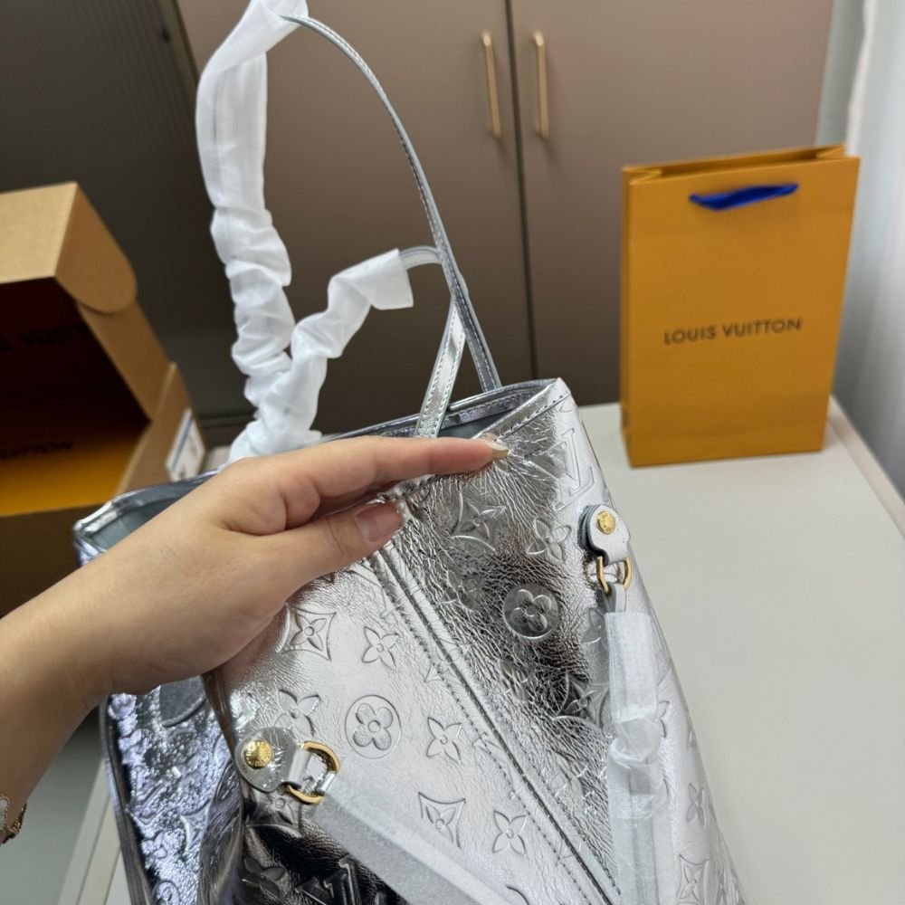 L0vis Vvtt0n Neverfull MM Silver 32Cm